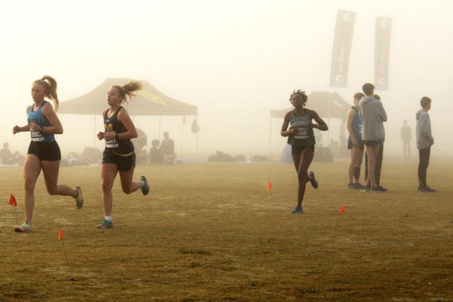 Starting off the foggy morning invitational, senior Abishai Aryee catches up to her competition. Placing No. 12 in the varsity womens 5-kilometer run, Aryee ran a final time of 20 minutes and 44 seconds. Junior Aubrey OConnell won the 5,000-meter race with a time of 17:53.62. I’m really excited for track season in the spring because we didn’t get much of a season last year, and I think I have a lot more potential, OConnell commented when asked about her upcoming track season, aswell.