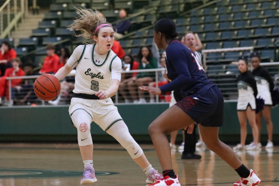 Evading her opponent, senior Peyton Mosley dribbles down the court. Mosley plays as a guard for the varsity team. Mosley is committed to play basketball at Missouri Southern State University this fall. 