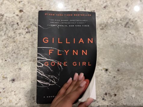 Gone Girl by Gillian Flynn delivers a murder mystery about Amy and Nick Dunne. Writer Juliana Cruz said this story by Flynn gives a chilling read and is highly recommended. The plot was a lot more complex than it seemed, Cruz said. Flynn makes sure to include small details of just the setting to make the reader as uncomfortable as possible.