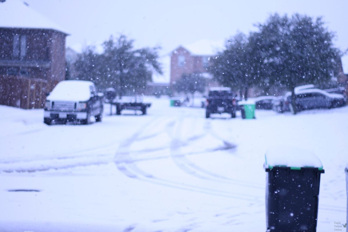 As she steps foot in the cold, photographer Ava Ruhter peaks outside to the ground covered in snow. No cars drive as everything remains silent. “When it snows, it absorbs sound which makes it even more quiet outside,” Ruhter said. “It looks like it should be Christmas morning.”