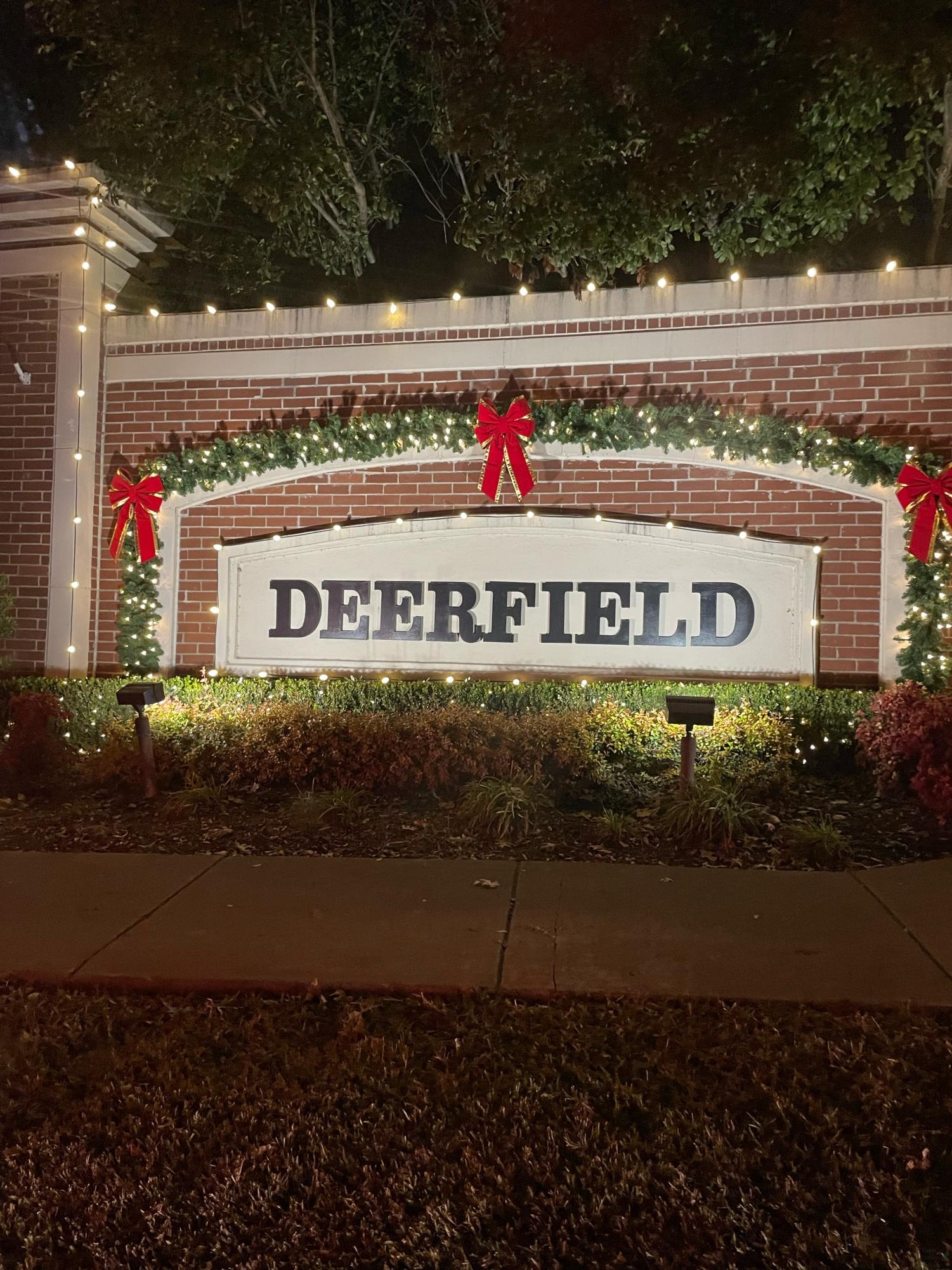 As visitors pulled into the parkway, they saw lights dazzling in every direction and wreaths hung at every turn. The entrance was lined with warm luminescence and red bows were tied to lush greenery. Reporter Agnipravo Ghosh has been visiting the Deerfield neighborhood for the past five years. Agnipravo says, “A gift money can’t buy is the time I can spend with my family. Although every holiday season is slightly different from the last, the joy I feel with my loved ones is something that has persisted year-round. Every year around Christmas time, my family goes out to see light decorations at various functions such as light shows or even communities like Deerfield. Even though it may not seem like much to others, this seasonal activity means a lot to me and I look forward to it from the beginning of every winter.”
